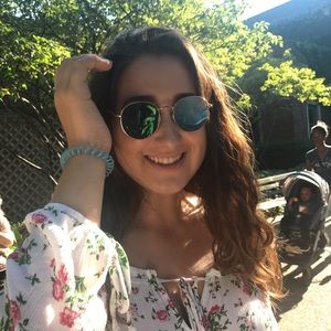 Meet your Posher, Liz